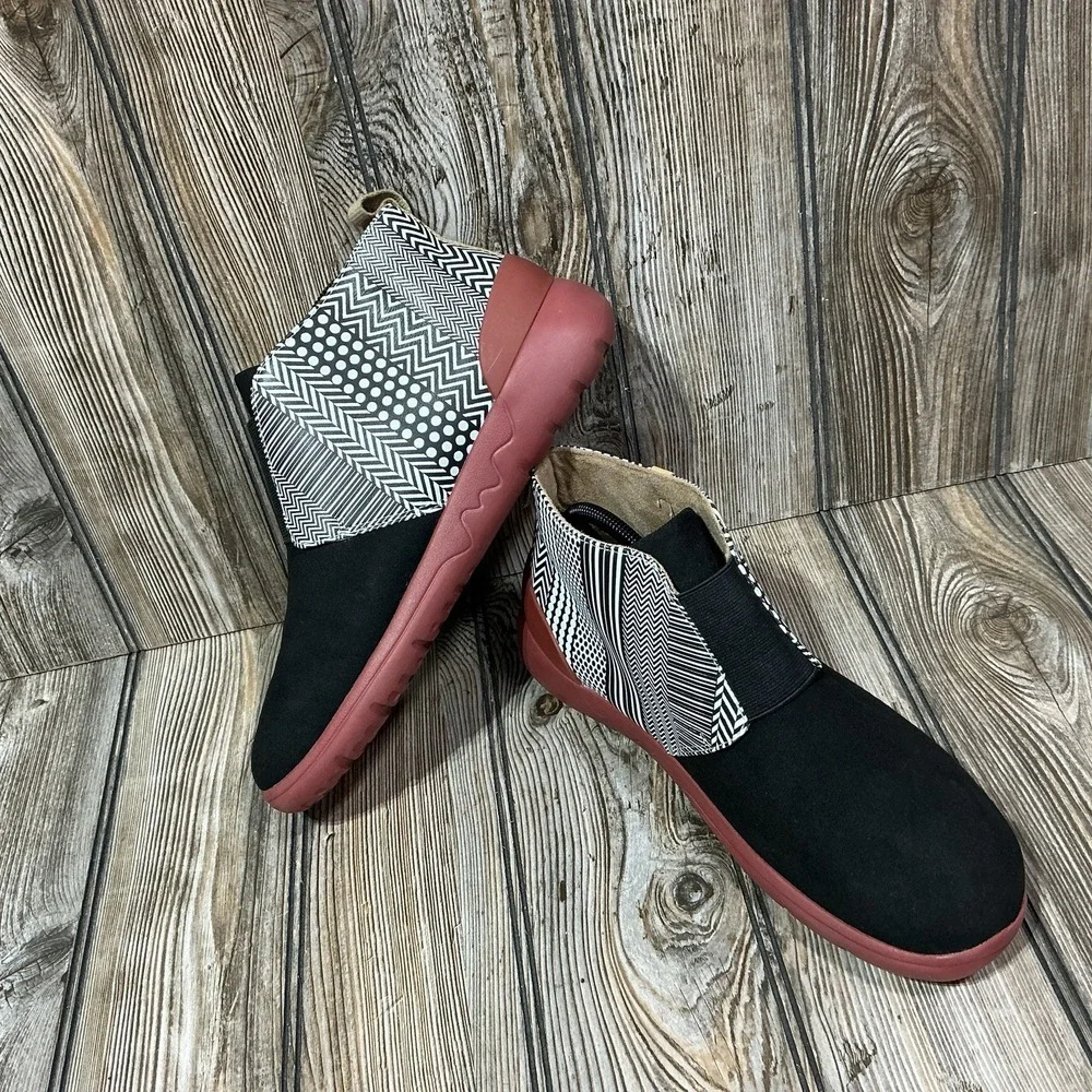 UIN rare boots